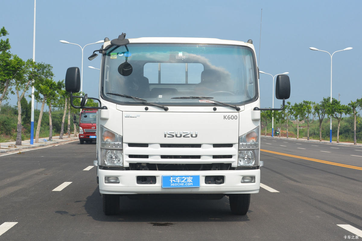Qingling Isuzu K600 120HP 4.205m Single-Row Stake Light Truck