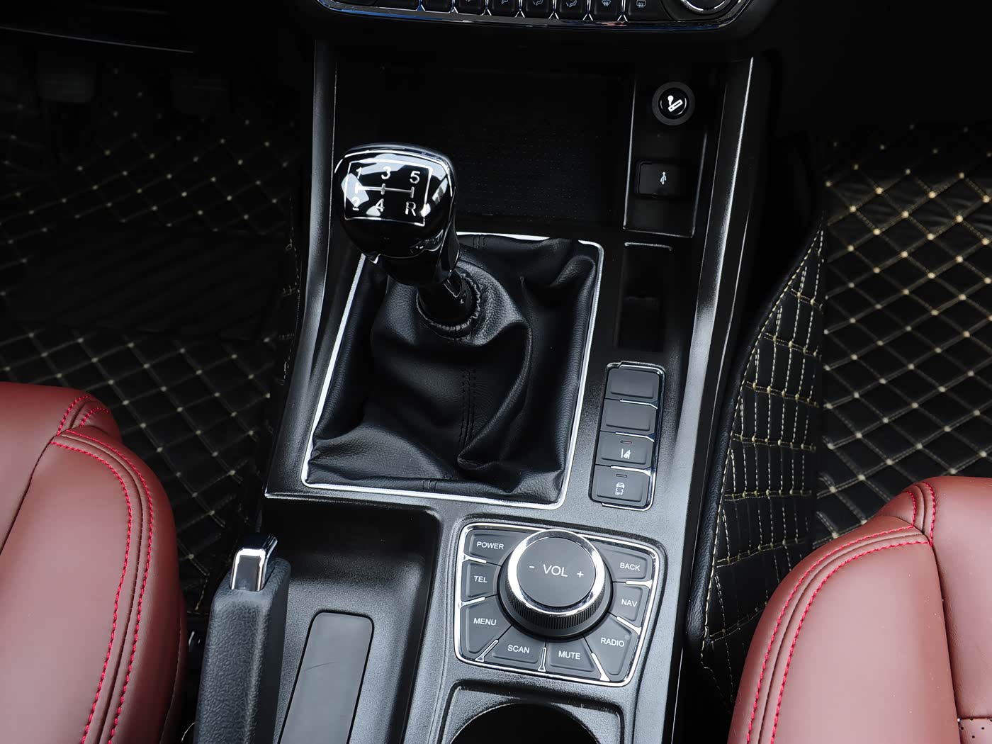 1400x1050_autohomecar__ChxkqWhQ1JiAV50QABo29dVRzQ0069.jpg