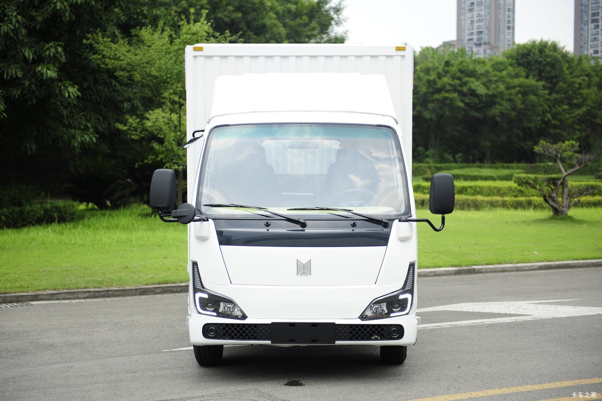 Qingling Isuzu EV100 Lingjuli, Hydraulic Brake, 3.9m Single-row Pure Electric Van Micro Truck, CATL 53.58kWh