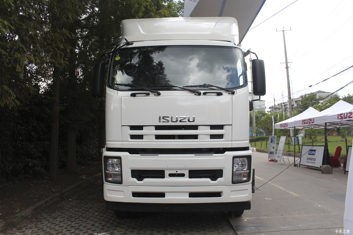 Qingling VC46 Heavy-duty Truck, 350HP, 6×4, 9.5m Wing-opening Cargo Truck