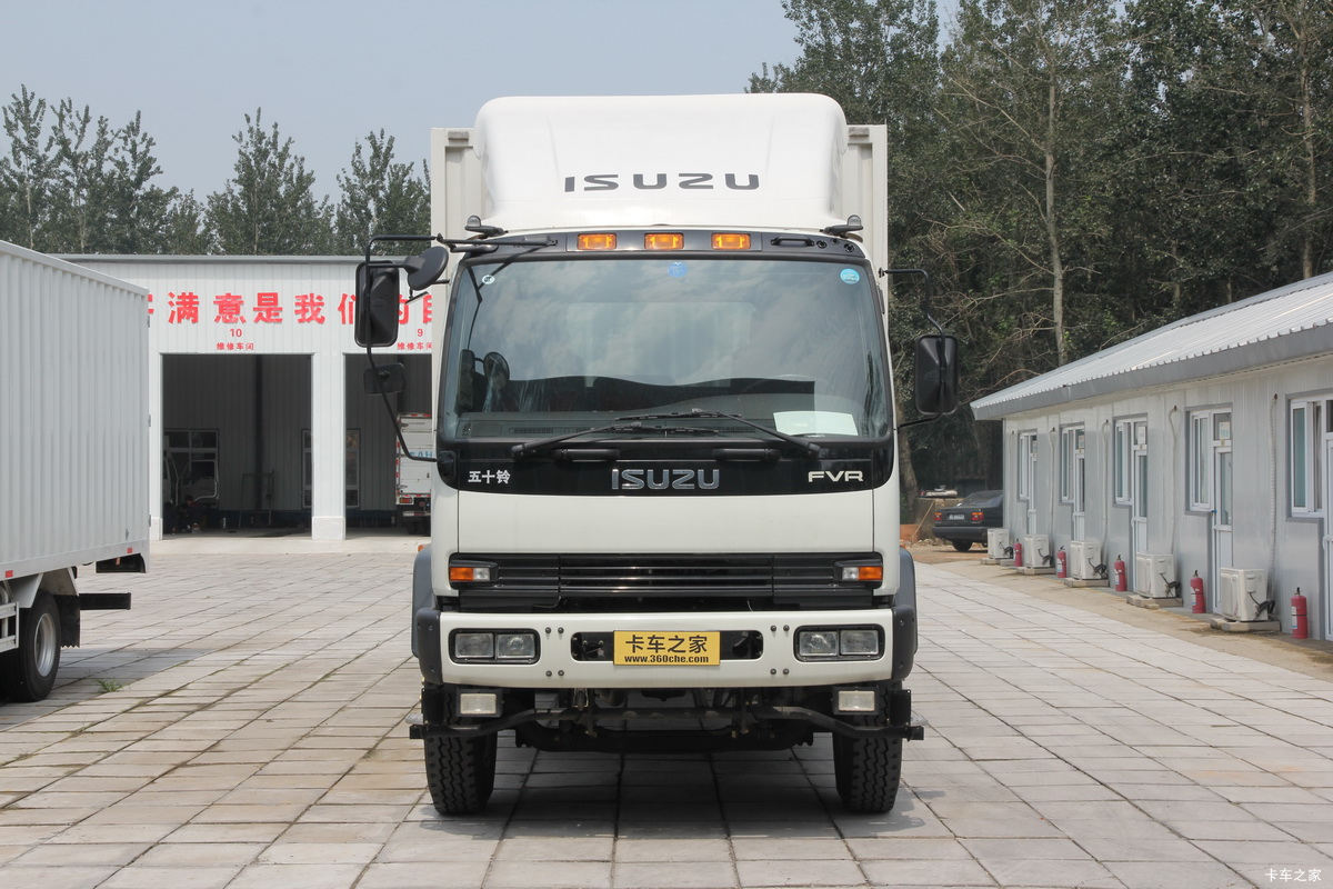 Qingling ISUZU FVR Heavy-duty Truck, 240HP, 4X2, 7.1m Box-type Cargo Truck